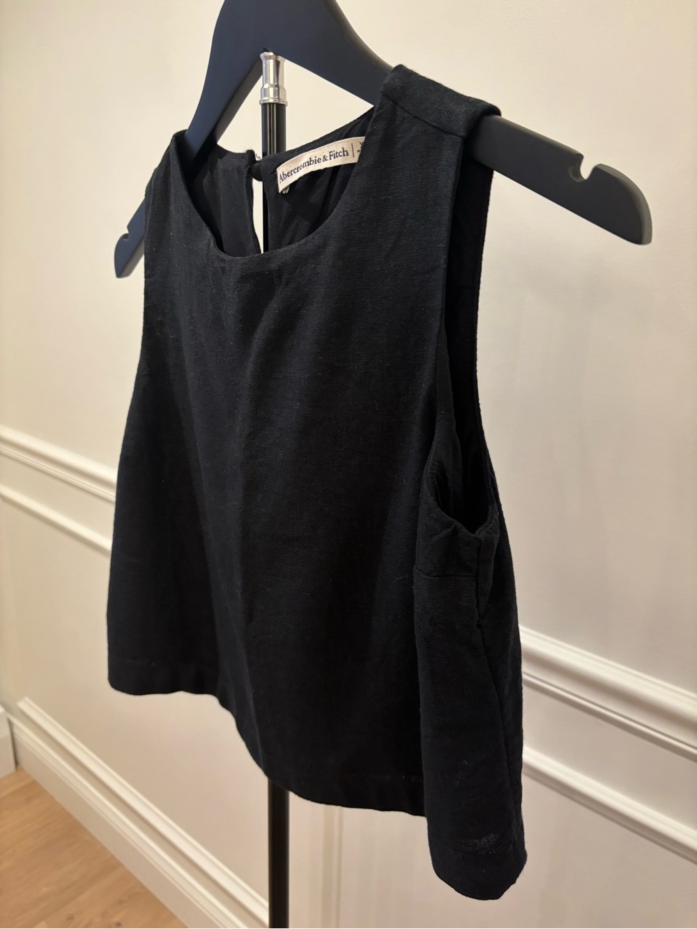 Abercrombie & Fitch Black Sleeveless Crop Top Size XS - Picture 2 of 5